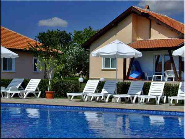 Ferienhaus 'Sunny Hills Villas - Pool' im Ort Bryastovets